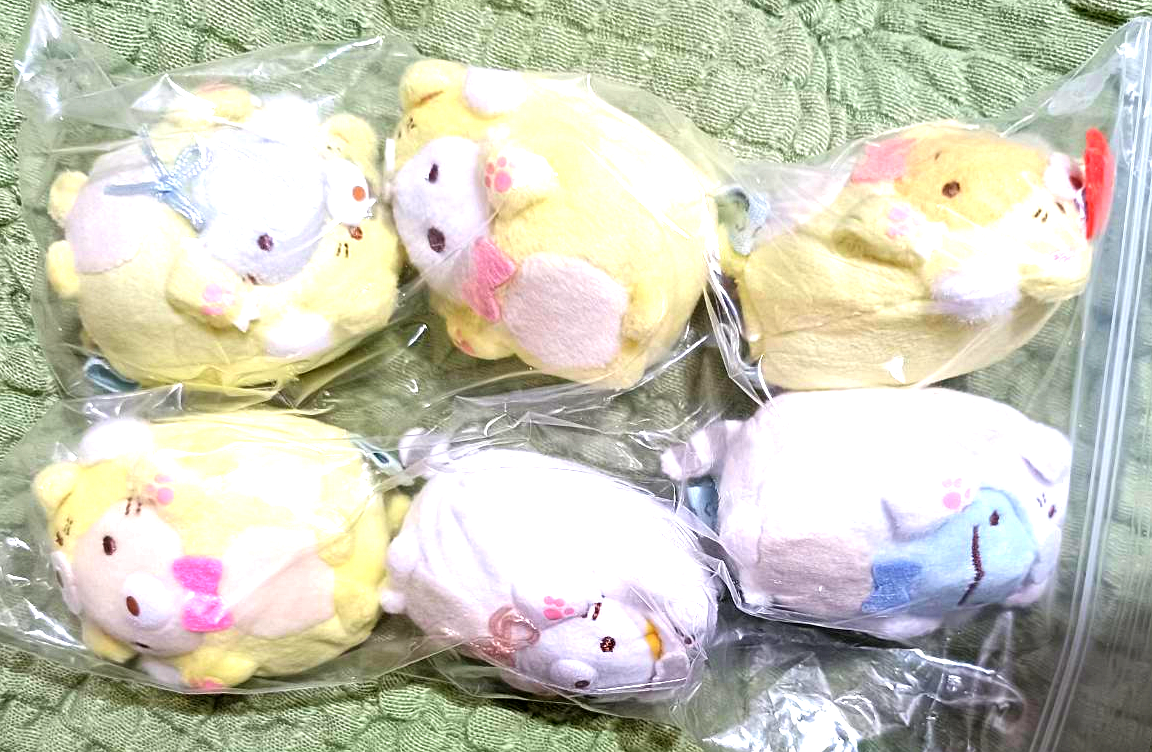 正面からのアップショット。しろくま・ねこ・ぺんぎん?など人気キャラクターがひよこコスチュームに変身中🐣